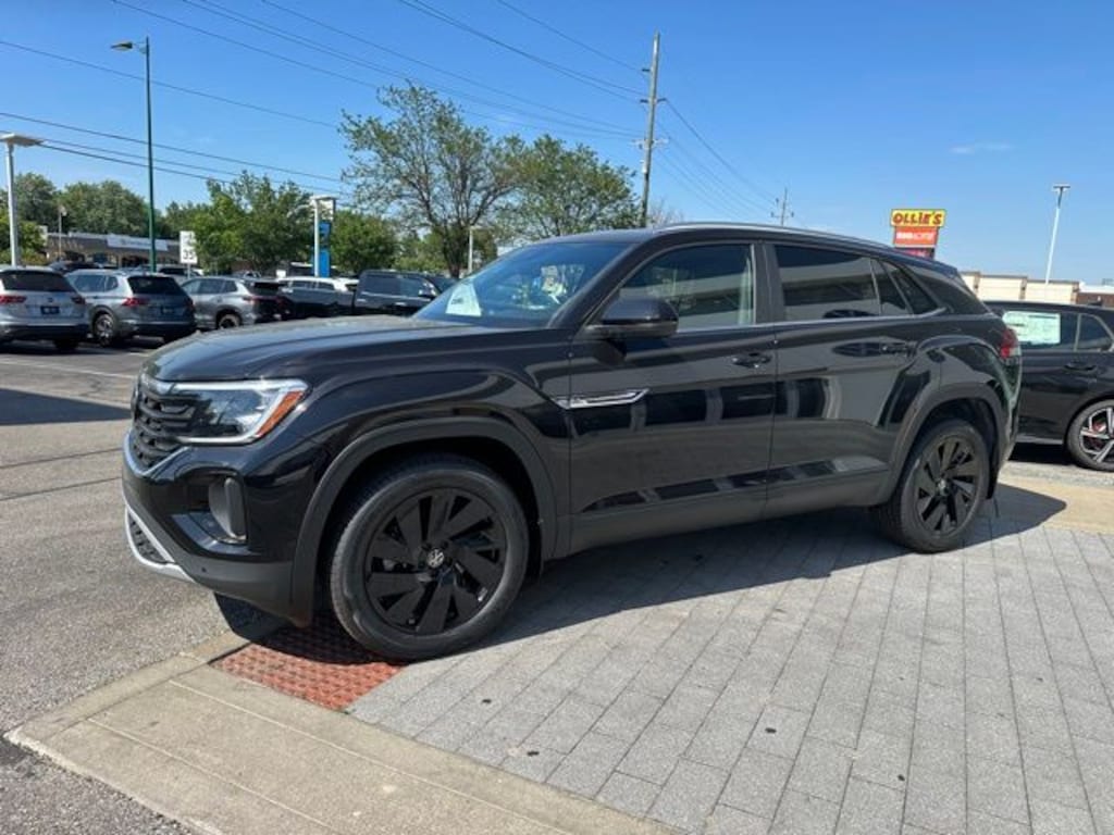 New 2026 Volkswagen Atlas Cross Sport 2.0T SE w/Technology SUV