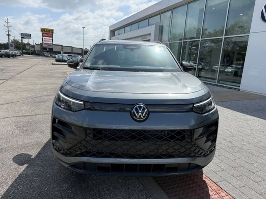 New 2026 Volkswagen Tiguan 2.0T SE R-Line Black SUV