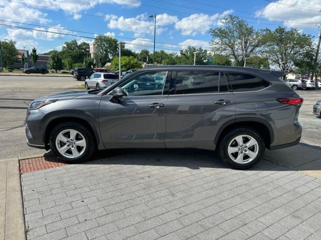 Used 2021 Toyota Highlander LE SUV