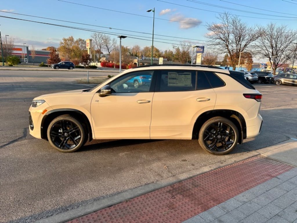 New 2026 Volkswagen Tiguan 2.0T SE R-Line Black SUV
