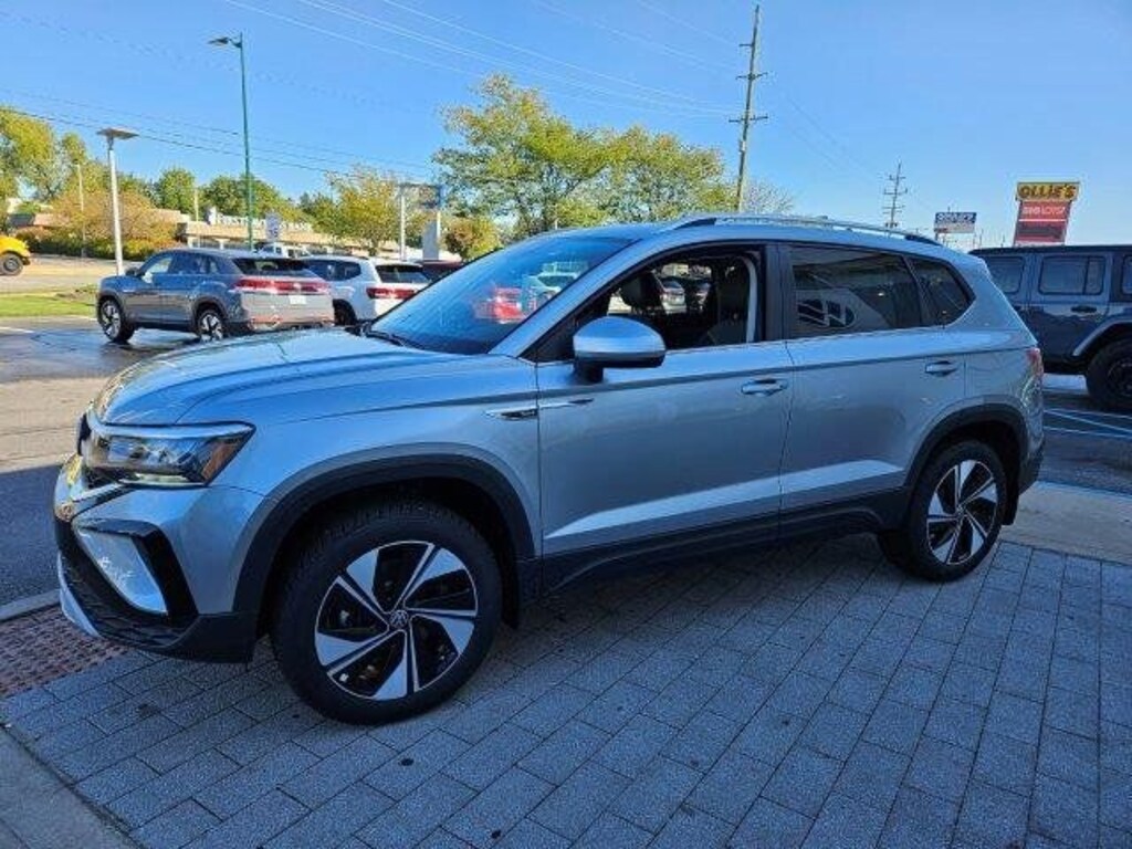 New 2024 Volkswagen Taos 1.5T SE SUV