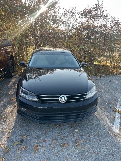 2017 Volkswagen Jetta 1.8T SEL photo 3