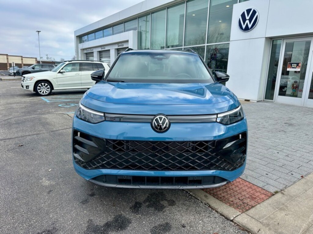 New 2025 Volkswagen Tiguan 2.0T SE R-Line Black SUV