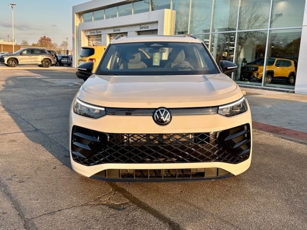 New 2026 Volkswagen Tiguan 2.0T SE R-Line Black SUV