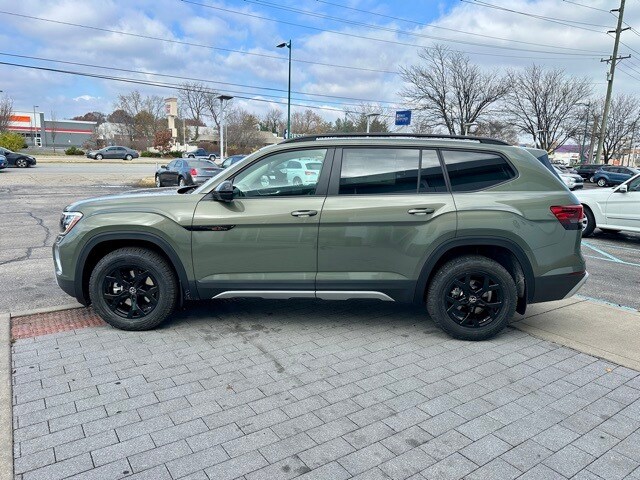 2026 Volkswagen Atlas Peak Edition SE photo 3