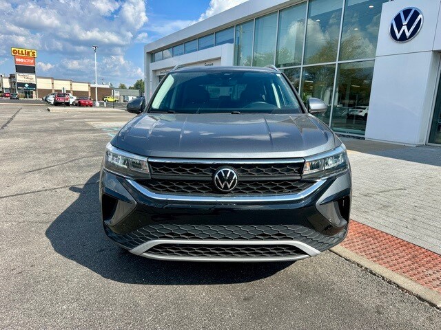 2023 Volkswagen Taos SE photo 2