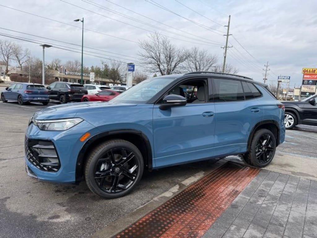New 2026 Volkswagen Tiguan 2.0T SE R-Line Black SUV