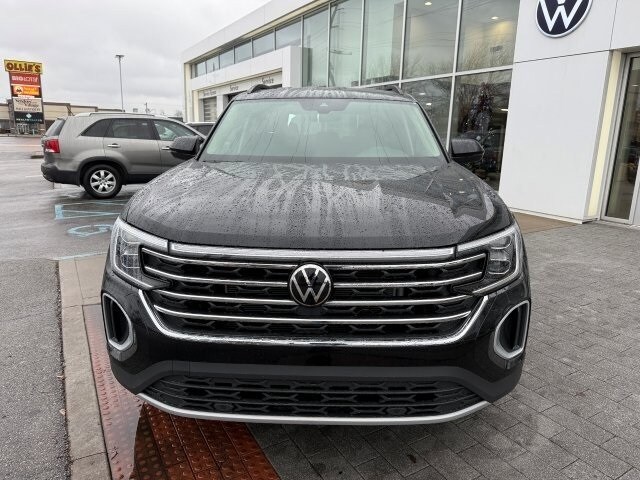 2026 Volkswagen Atlas SE photo 2