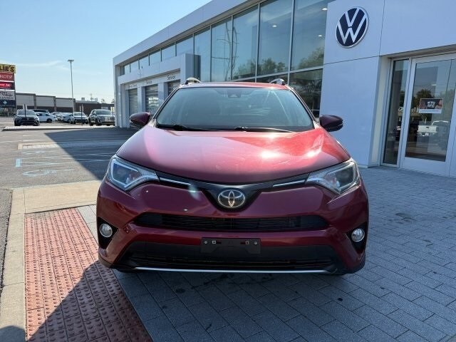 2018 Toyota RAV4 XLE photo 2