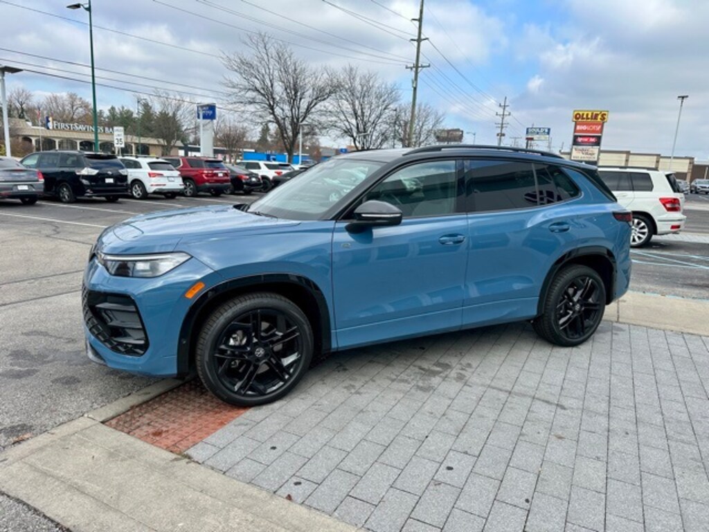 New 2025 Volkswagen Tiguan 2.0T SE R-Line Black SUV