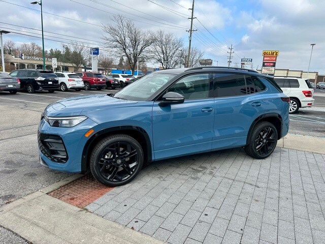 2025 Volkswagen Tiguan SE R-Line Black photo 3