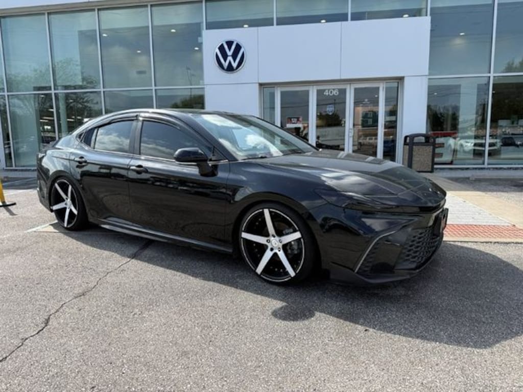 Used 2025 Toyota Camry SE Sedan