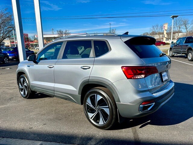 2024 Volkswagen Taos SE photo 4