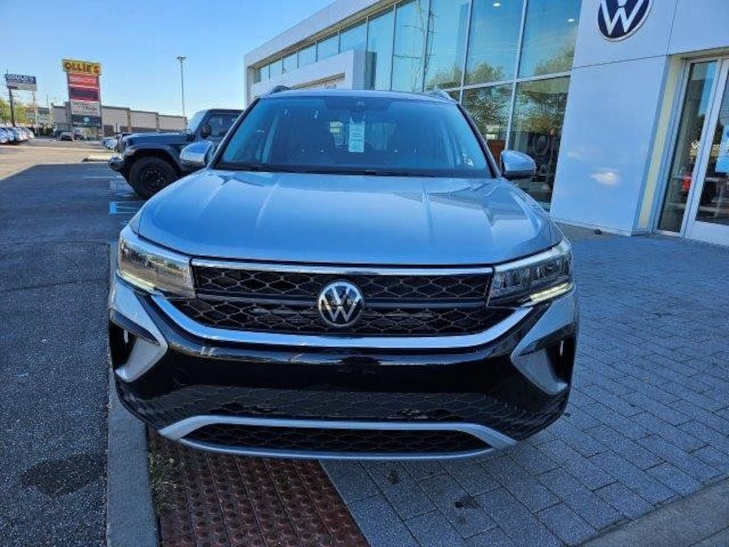 New 2024 Volkswagen Taos 1.5T SE SUV