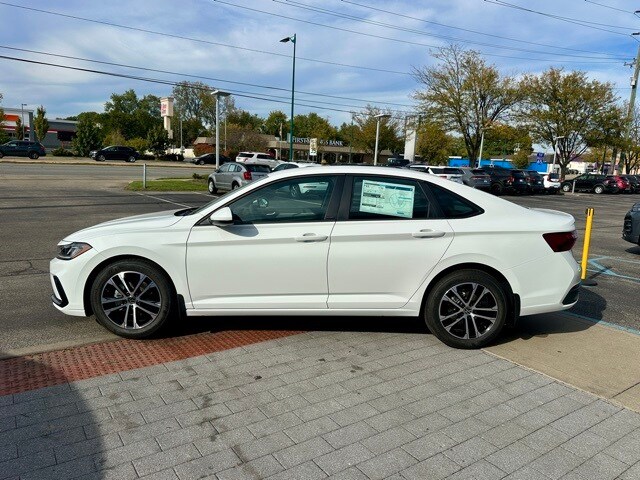 2026 Volkswagen Jetta Sport photo 4