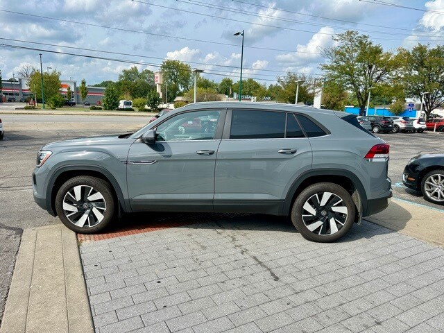 2025 Volkswagen Atlas Cross Sport SE Technology photo 4