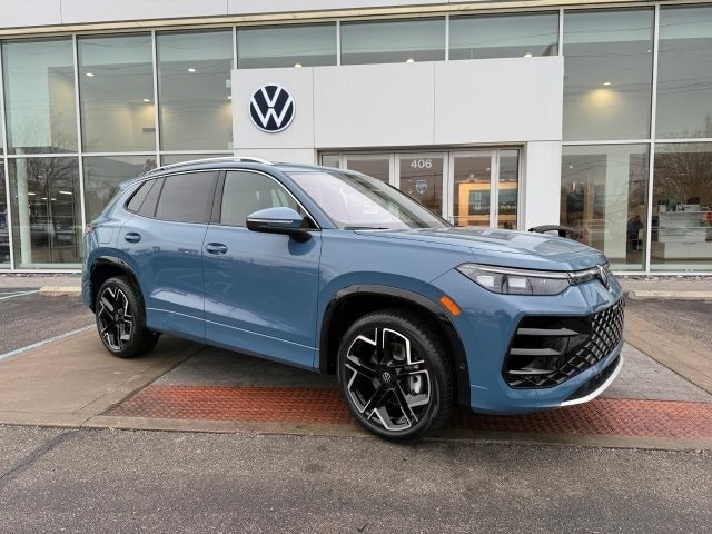 2026 Volkswagen Tiguan SEL R-LINE TURBO's photo