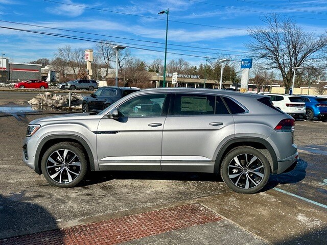 2025 Volkswagen Atlas Cross Sport SEL Premium R-Line photo 4