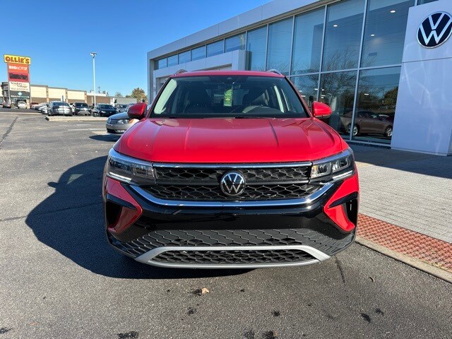 2024 Volkswagen Taos SE photo 2