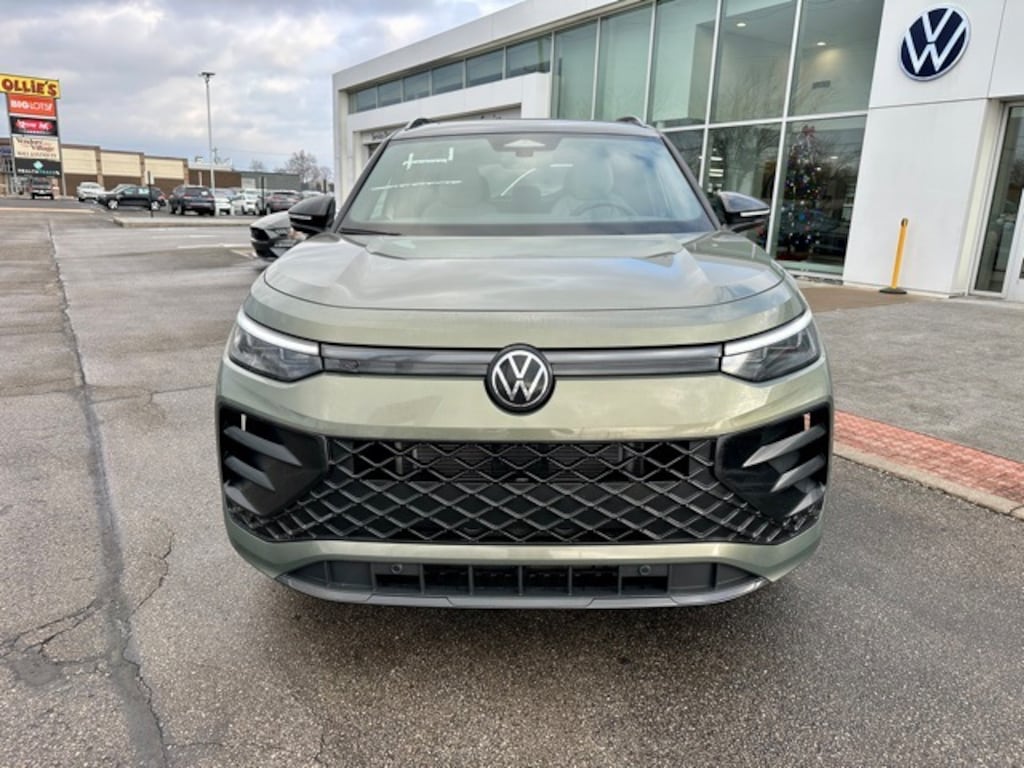 New 2026 Volkswagen Tiguan 2.0T SE R-Line Black SUV