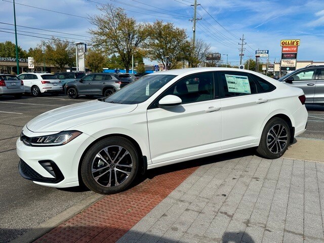 2026 Volkswagen Jetta Sport photo 3