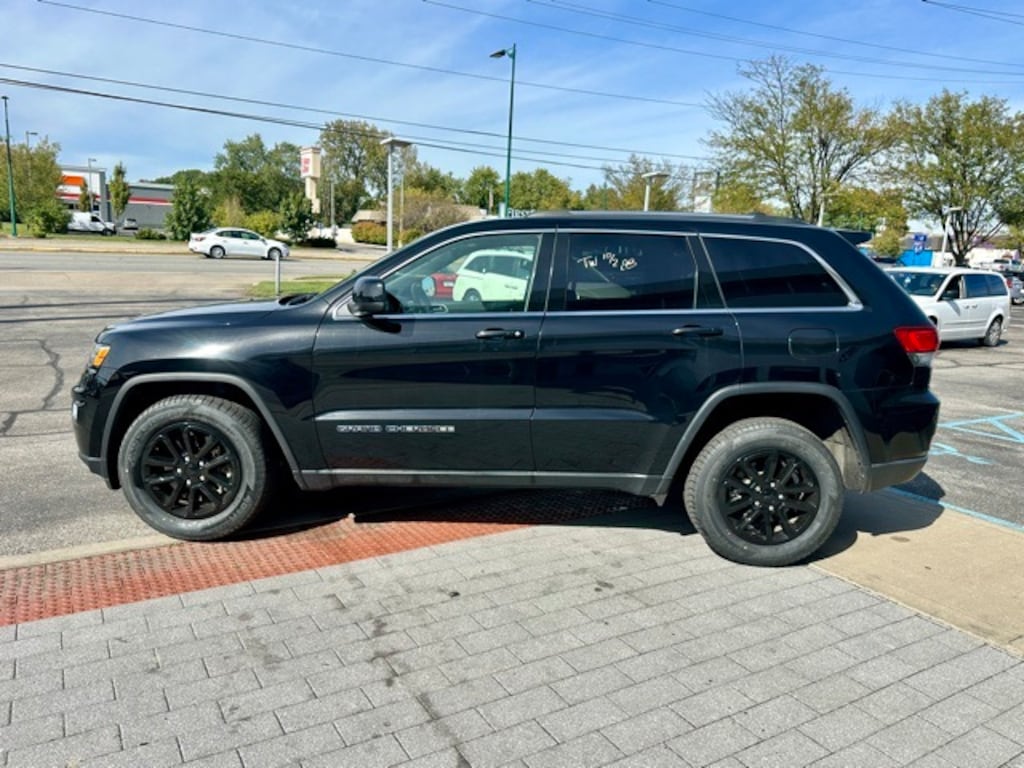 Used 2021 Jeep Grand Cherokee Laredo SUV