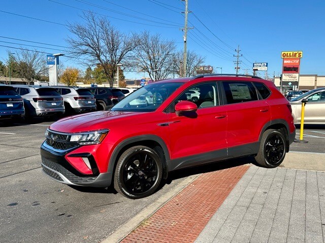 2024 Volkswagen Taos SE photo 3