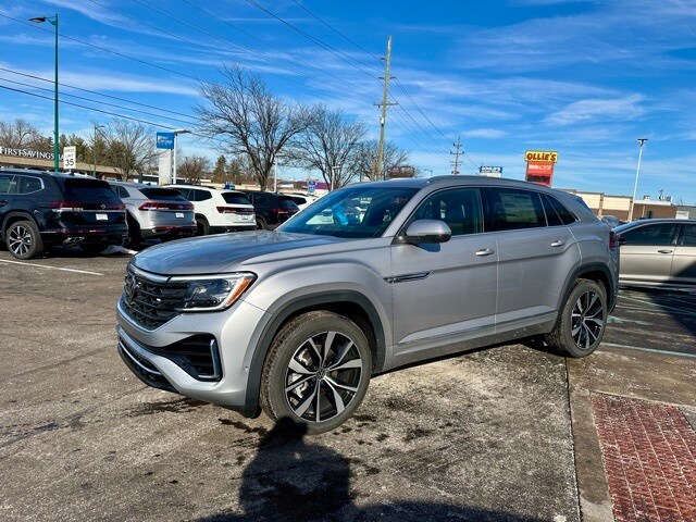 2025 Volkswagen Atlas Cross Sport SEL Premium R-Line photo 3