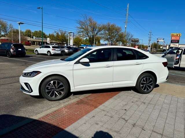 2026 Volkswagen Jetta 1.5T S photo 3