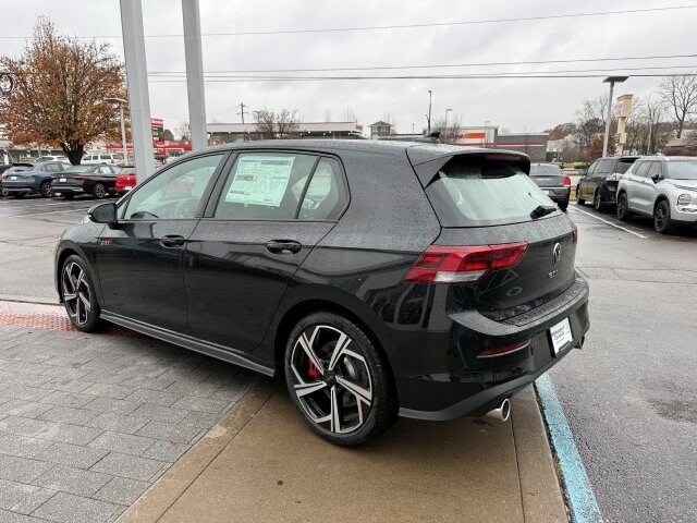2026 Volkswagen Golf GTI SE photo 4