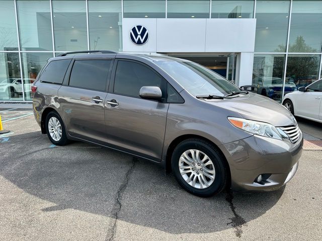 2017 Toyota Sienna XLE