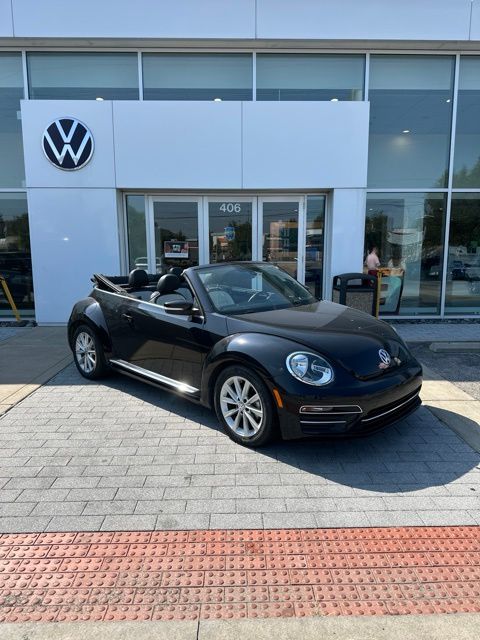 2018 Volkswagen Beetle 2.0T S Convertible Auto's photo