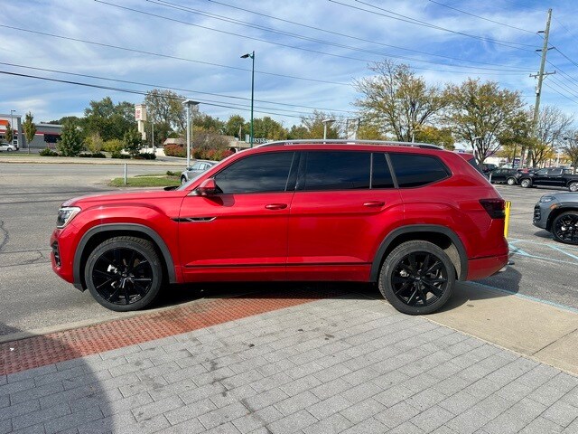 2024 Volkswagen Atlas SEL Premium R-Line photo 2