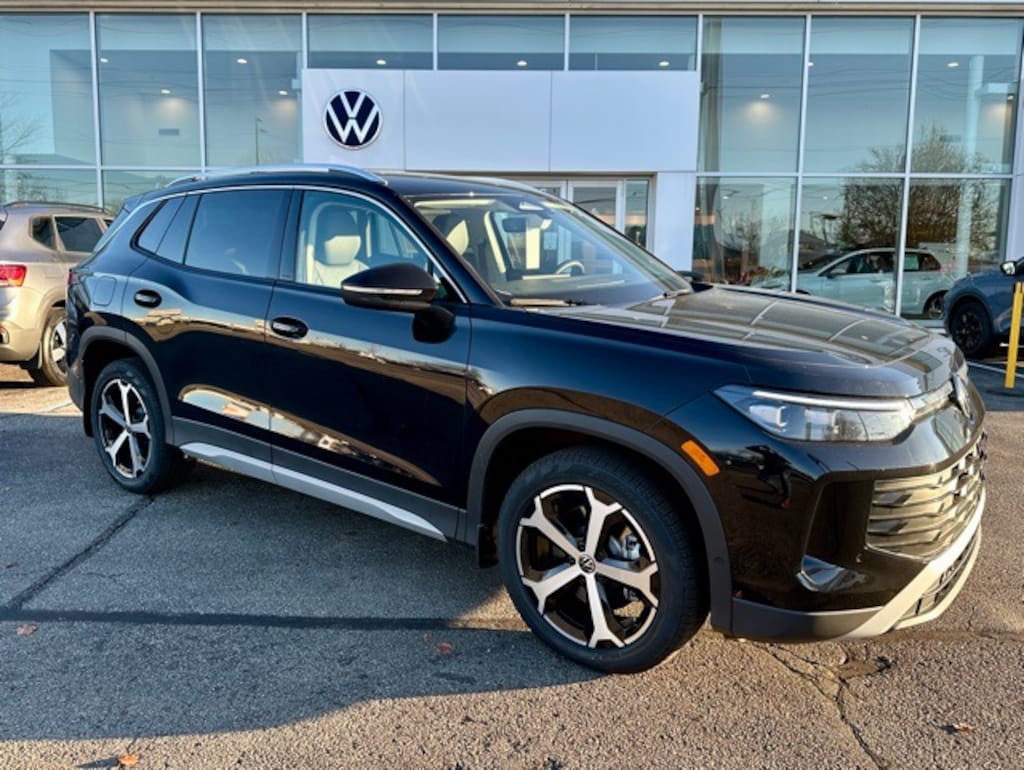 New 2026 Volkswagen Tiguan 2.0T SE SUV