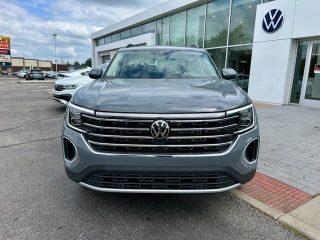 2026 Volkswagen Atlas SE Technology photo 2