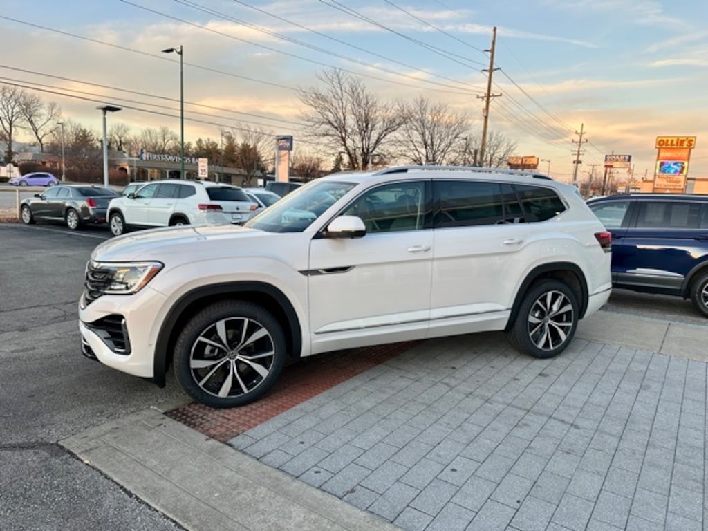 New 2026 Volkswagen Atlas 2.0T SEL Premium R-Line SUV