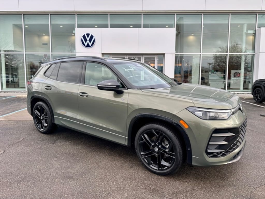New 2026 Volkswagen Tiguan 2.0T SE R-Line Black SUV