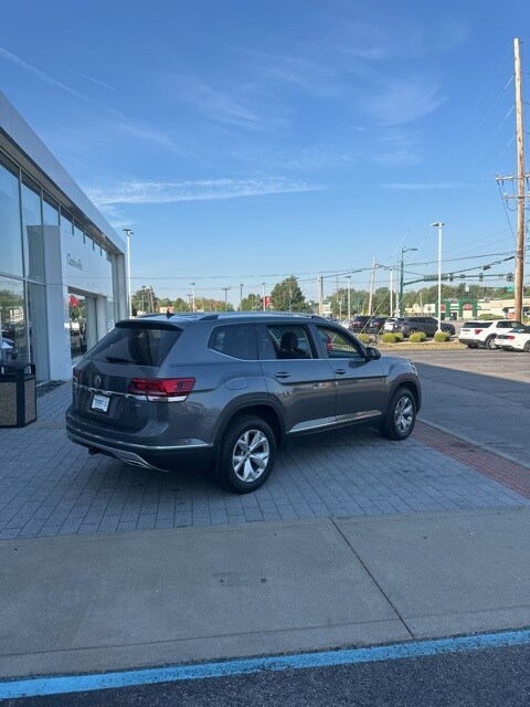 2018 Volkswagen Atlas V6 SEL photo 2