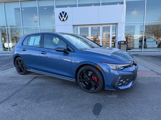 2025 Volkswagen Golf GTI SE's photo