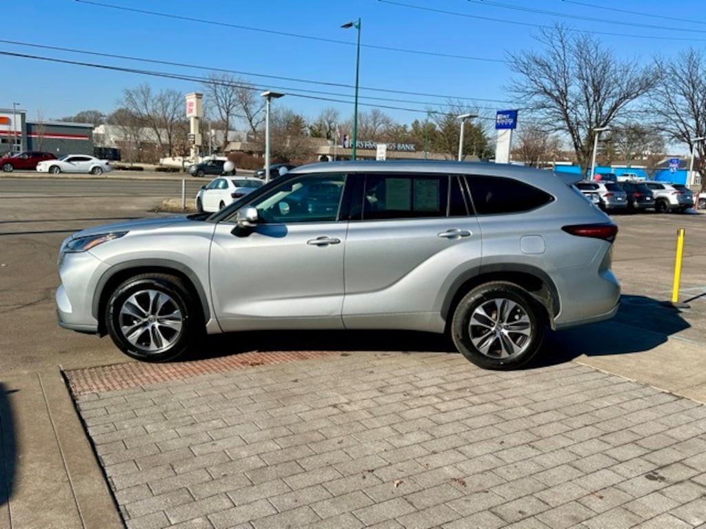 Used 2021 Toyota Highlander XLE SUV
