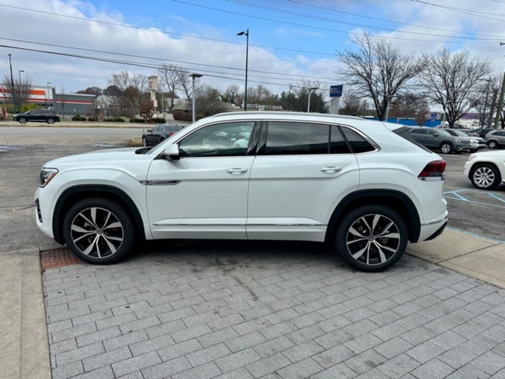 New 2026 Volkswagen Atlas Cross Sport 2.0T SEL Premium R-Line SUV