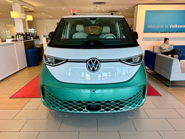 2025 Volkswagen ID. Buzz photo 2