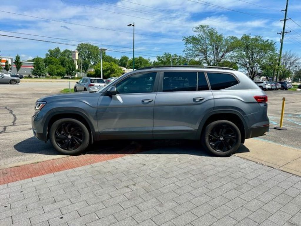 Used 2023 Volkswagen Atlas 2.0T SE w/Technology SUV