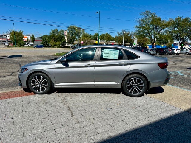 2026 Volkswagen Jetta Sport photo 4