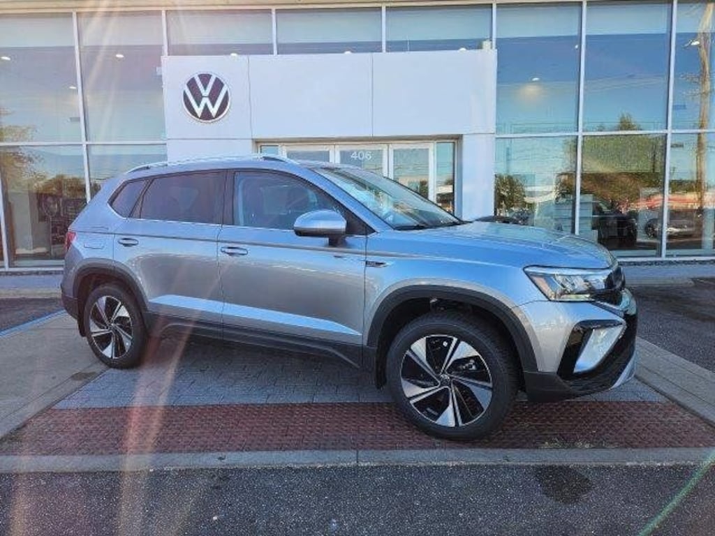New 2024 Volkswagen Taos 1.5T SE SUV