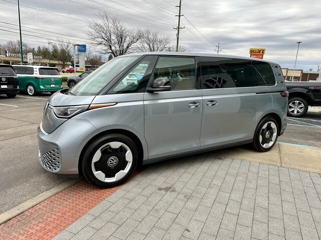2025 Volkswagen ID. Buzz Pro S photo 3