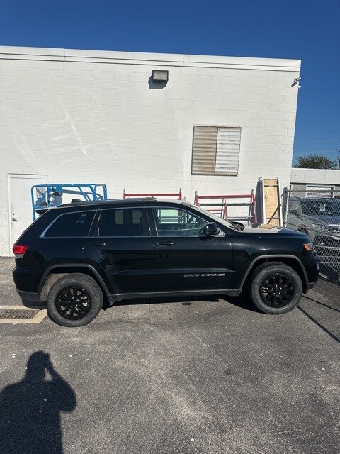 2021 Jeep Grand Cherokee Laredo E photo 2