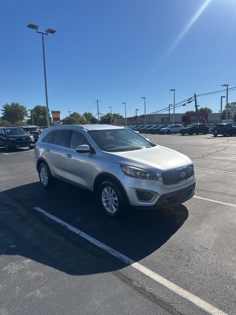 2018 Kia Sorento LX photo 2