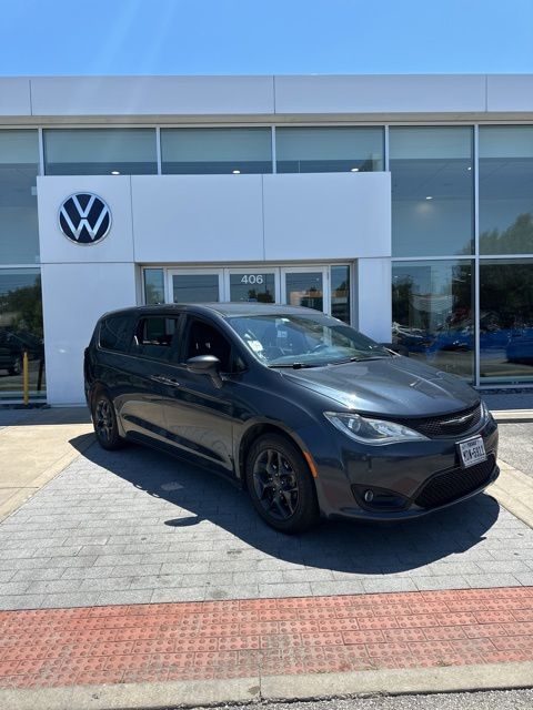 2019 Chrysler Pacifica Touring Plus's photo