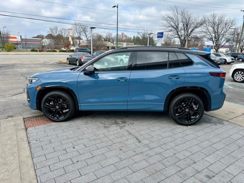New 2025 Volkswagen Tiguan 2.0T SE R-Line Black SUV